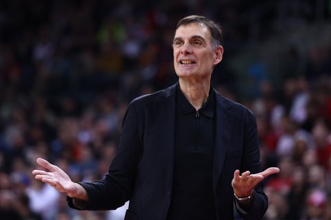 Έμεινε έκπληκτος ο Μπαρτζώκας: «Οι δημοσιογράφοι είναι έξω;»