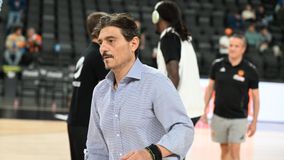 Και στη Βαλένθια ο Γιαννακόπουλος: Αποθεώθηκε, έβγαλε φωτογραφίες και «ντόπαρε» την ομάδα! (vid)