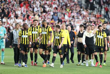 Αποθέωση για τους παίκτες της ΑΕΚ παρά τη βαριά ήττα (pic)