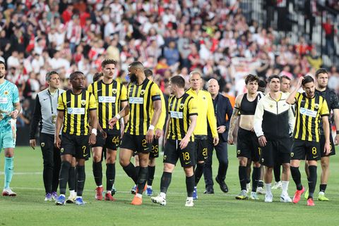 Αποθέωση για τους παίκτες της ΑΕΚ παρά τη βαριά ήττα (pic)