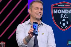 Ο Αραούχο έστειλε σέλφι στον Ντέμη ότι τον παρακολουθεί κατά τη διάρκεια της εκπομπής (vid)