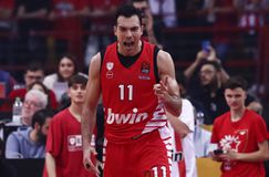 Θρύλος - απόλαυση έλιωσε τη Φενέρ στην «κόλαση» του ΣΕΦ και πάει για κούπα στο Κάουνας!