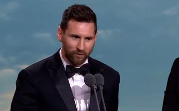 Ο Μέσι βραβεύτηκε ως ο καλύτερος αθλητής της χρονιάς και απέφυγε να μιλήσει για την Παρί (vid)