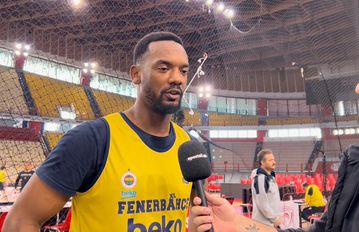 Ο Πιέρ στο Sportal: «Ο Ολυμπιακός έχει τον MVP και μια τρελή ατμόσφαιρα» (vid)