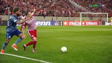 Μεγάλες άμυνες από τους παίκτες του Ολυμπιακού στις καθυστερήσεις του πρώτου μέρους