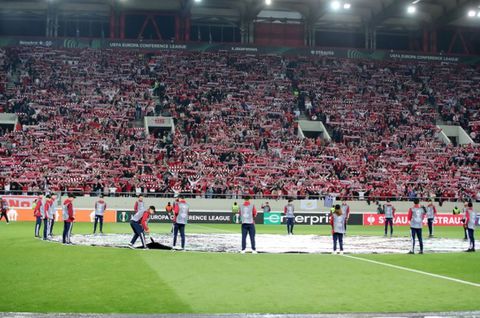 Όλο το γήπεδο κασκόλ: Η ασύλληπτη ατμόσφαιρα των φίλων του Ολυμπιακού (gallery)