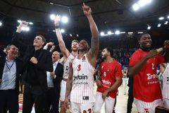 Η ομάδα μπάσκετ του Ολυμπιακού στο Καραϊσκάκης για τη ρεβάνς με την Άστον Βίλα