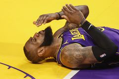 «Δεν είχα ξανανιώσει τέτοιο πόνο»: Ο ΛεΜπρόν μίλησε για τον πρώτο του τραυματισμό στο γόνατο