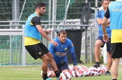 Οι σκέψεις του Αλμέιδα για το αριστερό άκρο της άμυνας της ΑΕΚ