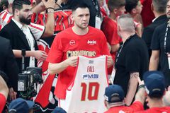 Η υπέροχη κίνηση των Παπανικολάου και Μιλουτίνοφ για τον Φαλ