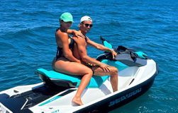 Ζήλεψε τον Μέσι ο Ρονάλντο και έβγαλε φωτογραφία πάνω σε τζετ σκι με τη Χεορχίνα να κλέβει την παράσταση! (gallery)