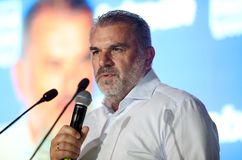 Ο Ποστέκογλου βραβεύτηκε από τη Super League - «Θέλω να σας κάνω περήφανους»