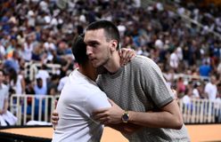 Ελεύθερος ο Ποκουσέφσκι