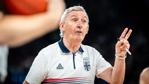 Έξαλλος Πέσιτς για την καθυστέρηση στη συνέντευξη Τύπου: «Είναι 23:20, δεν μπορώ να περιμένω» (vid)