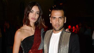 Σκάνδαλο μεταξύ των συζύγων του Ντάνι Άλβες! Η πρώην κατηγορεί τη νυν και τον πρώην αμυντικό της Μπαρτσελόνα: «Ανάλγητος και σκληρός πατέρας! Πώς μπορείτε να εκθέτετε τα παιδιά στο διαδίκτυο;»