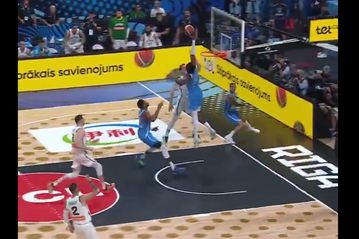 Προσοχή δαγκώνει: Ο Κώστας Αντετοκούνμπο έκανε 4 μπλοκ στο πρώτο μέρος! (vid)