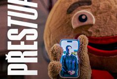 O Φοίβος Μπότος στην Παρντουμπίτσε με συρτάκι και στο προξενείο (vid)