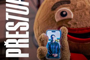 O Φοίβος Μπότος στην Παρντουμπίτσε με συρτάκι και στο προξενείο (vid)