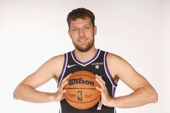 Το πρώτο καλάθι του Βεζένκοφ στο NBA με τους Κινγκς (vid)