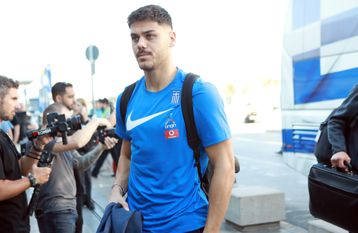 Οι παίκτες της Εθνικής στο πλευρό της μικρής Καλλιόπης