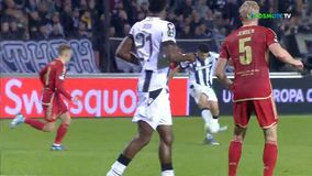 Ωραία σέντρα του Τάισον με το εξωτερικό, παραλίγο να καταλήξει στα δίχτυα