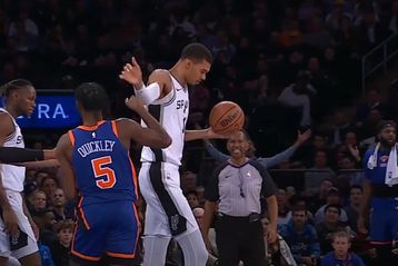 O Oυεμπανιαμά βίωσε την εμπειρία του Madison - Η κερκίδα τον... χλεύασε και οι Νικς νίκησα εύκολα τους Σπερς (vid)