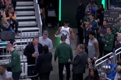 Η στιγμή και ο λόγος της αποβολής του  Αντετοκούνμπο - Οι διαμαρτυρίες και η άρνηση του να φύγει από το παρκέ (vids)