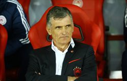 O Μεντιλίμπαρ λέει αυτά που αισθάνεται και όχι τα λόγια κάποιου που γονατίζει