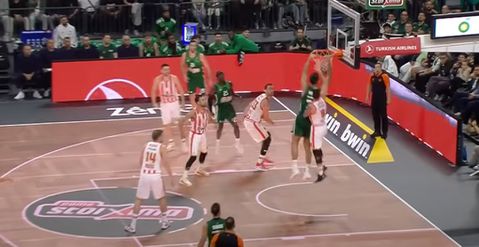 Το top 10 της αγωνιστικής στην Euroleague: Στην κορυφή το «alley-oop» του Γιούρτσεβεν - Μέσα και η τάπα του Χουάντσο στον Βεζένκοφ