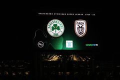 Η αγκαλιά των φίλων και συμπαικτών αρχηγών του Παναθηναϊκός-ΠΑΟΚ (pic)