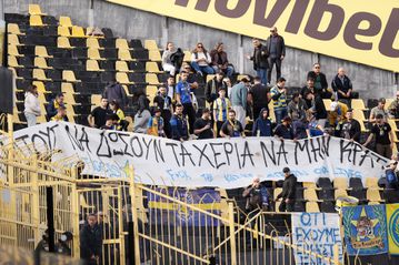 Οι φίλοι του Αστέρα έστειλαν μήνυμα με... ΛΕΞ: «Βάλ' τους να δώσουν τα χέρια, να μην κρατάνε μαχαίρια»