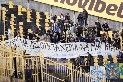 Οι φίλοι του Αστέρα έστειλαν μήνυμα με... ΛΕΞ: «Βάλ' τους να δώσουν τα χέρια, να μην κρατάνε μαχαίρια»