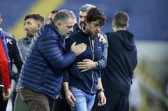 Τρελάθηκε ο Φεράντο: Ο Τσιμεντερίδης του έδειξε κίτρινη κάρτα ενώ μιλούσε με παίκτη του