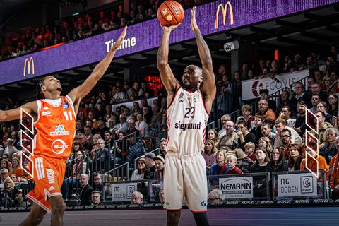 Μεγάλη ανατροπή και νίκη για την Μπάγερν, «άφαντος» ο Ντίνγουιντι