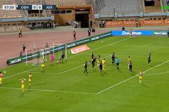 Ο Γιόβιτς σκόραρε αλλά το γκολ ακυρώθηκε για φάουλ του Μουκουντί