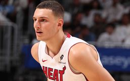 Με ρεκόρ καριέρας από τον Γιόβιτς, οι Χιτ λύγισαν τους Μπλέιζερς