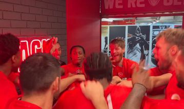 Θερμή υποδοχή με... φατούρο για τον Κίναν Έβανς στο ντεμπούτο του με τον Ολυμπιακό (vid)