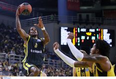 Ο Χιλ προσέφερε θέαμα και έδωσε τον τόνο στο Μαρούσι κόντρα στην ΑΕΚ (vid)