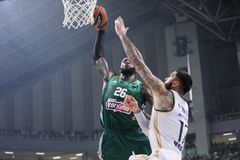 Το απίθανο κάρφωμα του Λεσόρ μπροστά στον Πουαριέ στην κορυφή του Top 10 της αγωνιστικής - Στην έβδομη θέση o Μιλουτίνοφ (vid)