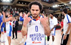 Και πάλι παίκτης της Εφές ήταν ο MVP - Ο Σέιν Λάρκιν «έσπασε» τα κοντέρ και πήρε το 13ο βραβείο στη σεζόν (vid)