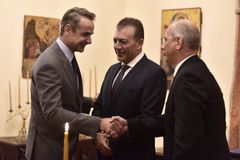 Αν δεν σωθούμε μόνοι μας, η Κυβέρνηση δεν θα μας σώσει