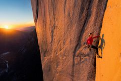 Αθλήτρια της Red Bull η πρώτη που πραγματοποιεί ελεύθερη ανάβαση στη μεγαλύτερη διαδρομή του El Capitan