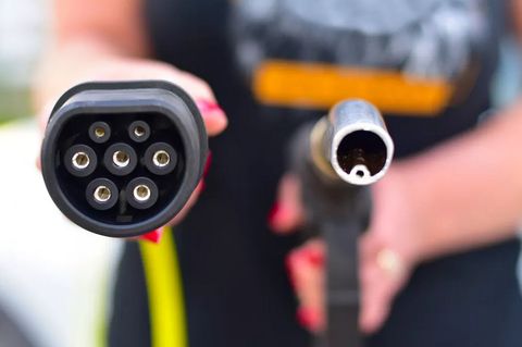 Ο Έλληνας που σώζει τους κινητήρες βενζίνης και diesel