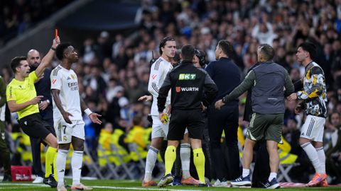 Ένταση και αποβολές στη Ρεάλ: «Γ... ηλίθιε, βγάλε κι άλλες κόκκινες» - Η οργή των Μπέλιγχαμ, Βινίσιους και Ροντρίγκο