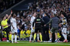 Ένταση και αποβολές στη Ρεάλ: «Γ... ηλίθιε, βγάλε κι άλλες κόκκινες» - Η οργή των Μπέλιγχαμ, Βινίσιους και Ροντρίγκο