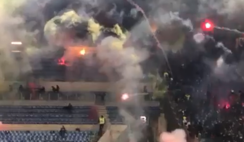 Χαμός στο Derby della Capitale - Καπνογόνα και φωτοβολίδες από τους οπαδούς των δύο ομάδων (vid)