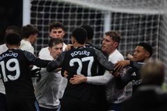 Ένταση στο τέλος του Τότεναμ - Άστον Βίλα: Πιάστηκαν στα χέρια οι παίκτες των δύο ομάδων