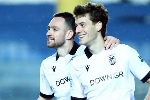 Χαίρεσαι να τον βλέπεις