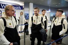 Με Γκεοργκίεφ και Βάργκα, που έχει ήδη γίνει αχώριστος με Γιόβιτς, η αποστολή της ΑΕΚ για τον Άρη