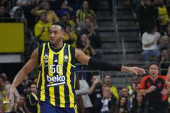 Ανησυχία στη Φενέρμπαχτσε για τον τραυματισμό του Μπόνζι Κόλσον - Πόσο θα μείνει εκτός